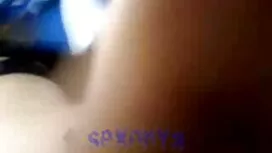 Mlada kuja snažno pu ...