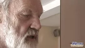Seks uz rijeku s pla ...