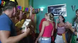 Dok se zombiji i dva ...