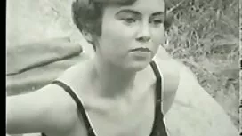 Simpotična plavuša s ...