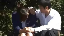 Ćelavi momak s redtu ...