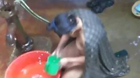 Čovjek kleči kurve i ...