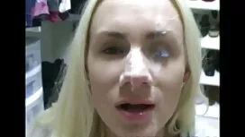 Plavuša se zajebava  ...