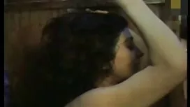 Šarmantna brineta do ...