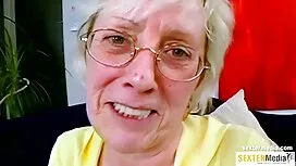 Crnka ima obje porno ...