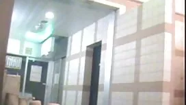 Brineta je boobs tub ...